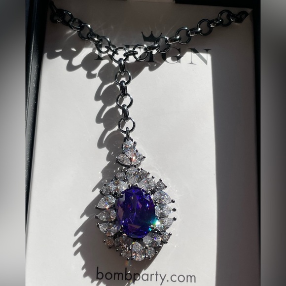 Bomb Party Reign Villain Captivated Reign necklace - Picture 9 of 12